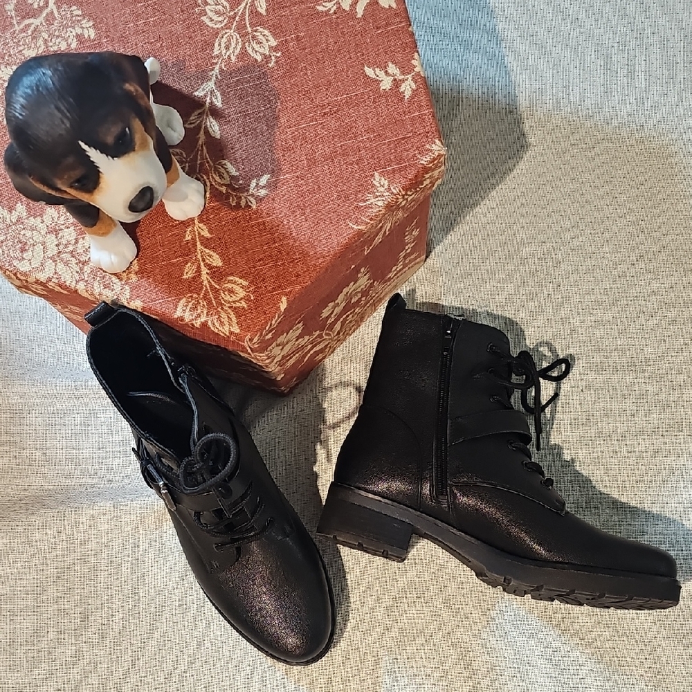 SOUL Naturalizer Black Lace-Up Ankle Boots w/side zipper and buckle accent